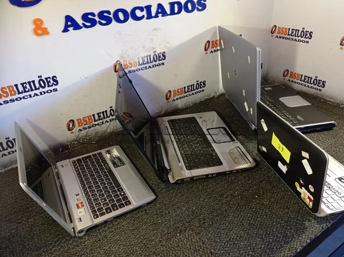 LOTE 112 - 03 NOTEBOOK’S E 01 NETBOOK MARCAS E MODELOS DIVERSOS PARA RETIRADA DE PEÇAS. (NO ESTADO) ATENÇÃO! FAZER A VISITAÇÃO ANTES DE ARREMATAR, NÃO SABEMOS SE FUNCIONA. LEILÃO NÃO TEM GARANTIA E NEM DEVOLUÇÃO, SUJEITO A POSSÍVEIS AVARIAS VISÍVEIS/OCULTAS E/OU AUSÊNCIA DE COMPONENTES.