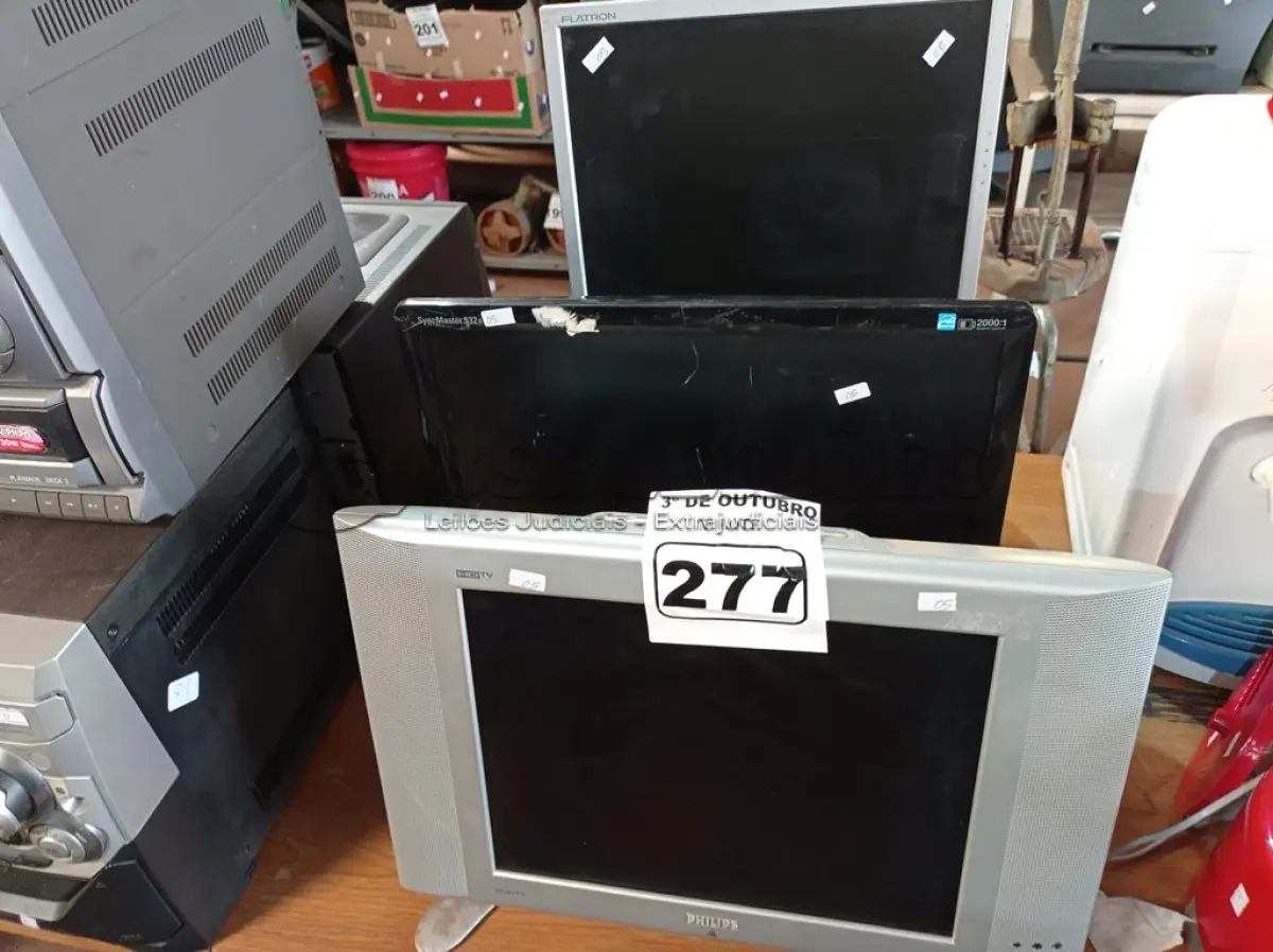 LOTE 277 - 07 MONITORES MARCAS E MODELOS DIVERSOS PARA RETIRADA DE PEÇAS. (NO ESTADO) ATENÇÃO! FAZER A VISITAÇÃO ANTES DE ARREMATAR, NÃO SABEMOS SE FUNCIONA. LEILÃO NÃO TEM GARANTIA E NEM DEVOLUÇÃO, SUJEITO A POSSÍVEIS AVARIAS VISÍVEIS/OCULTAS E/OU AUSÊNCIA DE COMPONENTES.