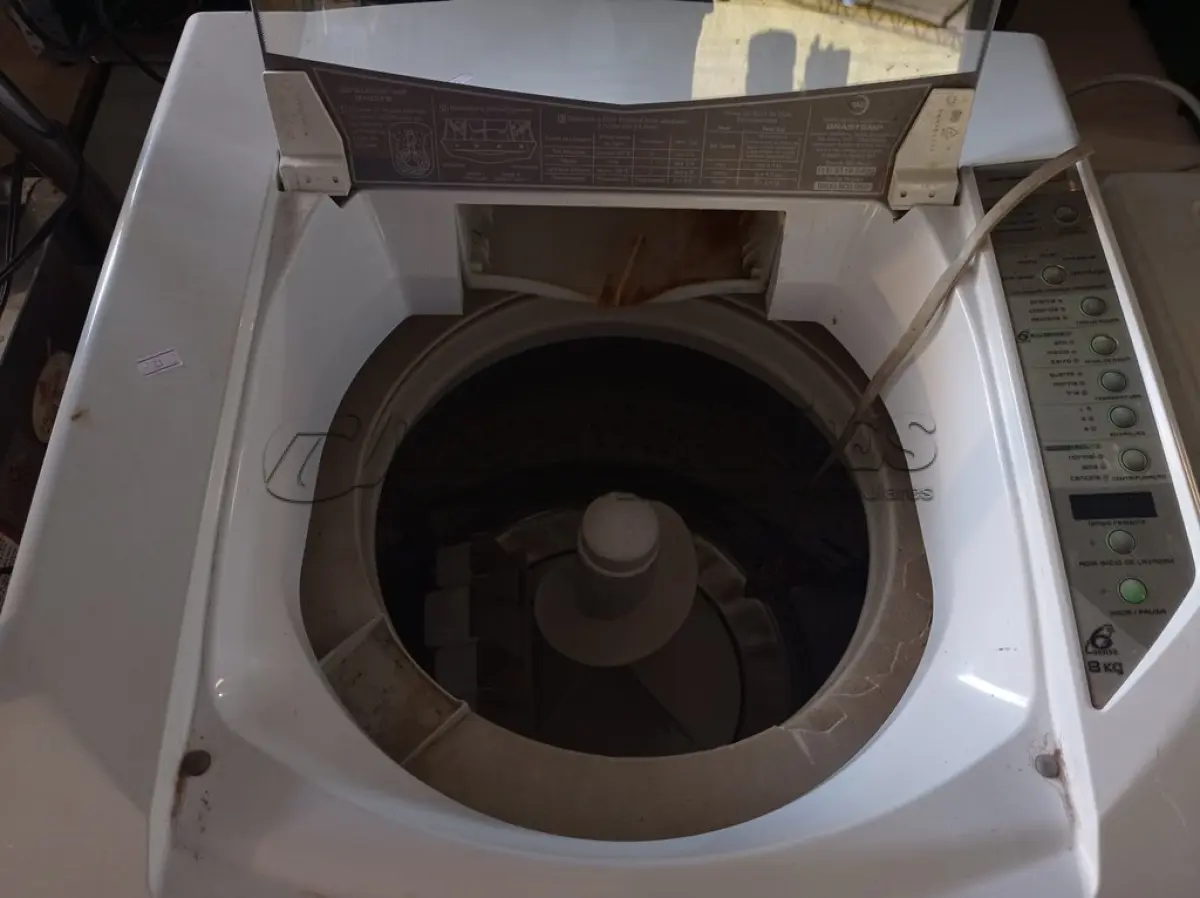 LOTE 239 - 01 LAVADORA DE ROUPAS MARCA BRASTEMP CAPACIDADE 8KG 220V. (NO ESTADO) ATENÇÃO! FAZER A VISITAÇÃO ANTES DE ARREMATAR, NÃO SABEMOS SE FUNCIONA. LEILÃO NÃO TEM GARANTIA E NEM DEVOLUÇÃO, SUJEITO A POSSÍVEIS AVARIAS VISÍVEIS/OCULTAS E/OU AUSÊNCIA DE COMPONENTES.