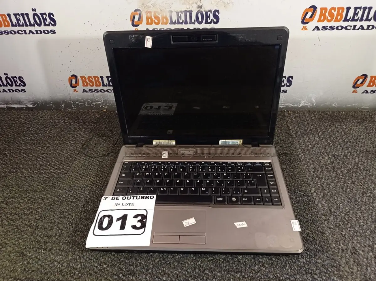 LOTE 013 - 01 NOTEBOOK MARCA VECTOR. (NO ESTADO) ATENÇÃO! FAZER A VISITAÇÃO ANTES DE ARREMATAR, NÃO SABEMOS SE FUNCIONA. LEILÃO NÃO TEM GARANTIA E NEM DEVOLUÇÃO, SUJEITO A POSSÍVEIS AVARIAS VISÍVEIS/OCULTAS E/OU AUSÊNCIA DE COMPONENTES.