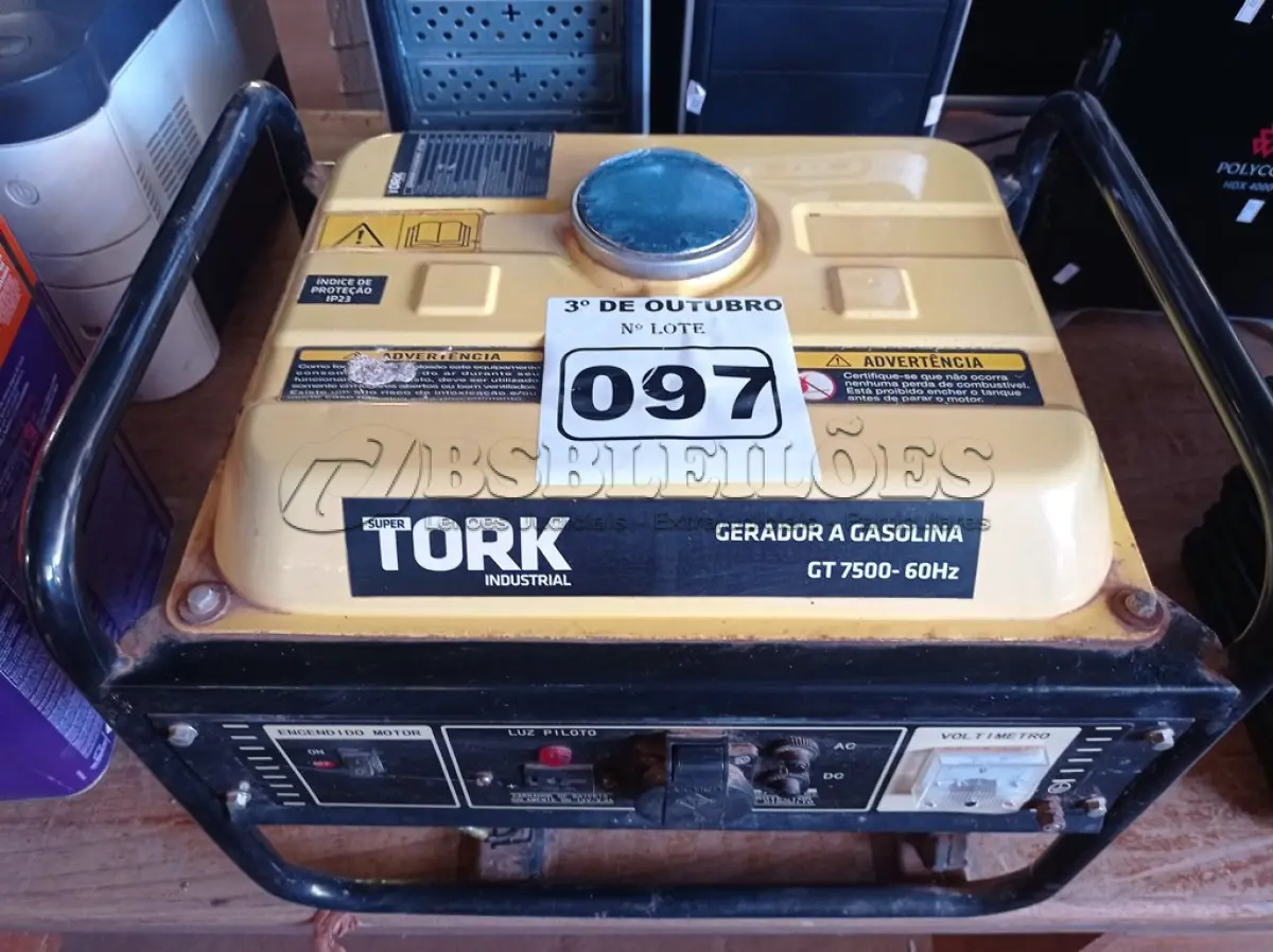 LOTE 097 - 01 GERADOR A GASOLINA GT 7500 SUPER TORK. (NO ESTADO) ATENÇÃO! FAZER A VISITAÇÃO ANTES DE ARREMATAR, NÃO SABEMOS SE FUNCIONA. LEILÃO NÃO TEM GARANTIA E NEM DEVOLUÇÃO, SUJEITO A POSSÍVEIS AVARIAS VISÍVEIS/OCULTAS E/OU AUSÊNCIA DE COMPONENTES.