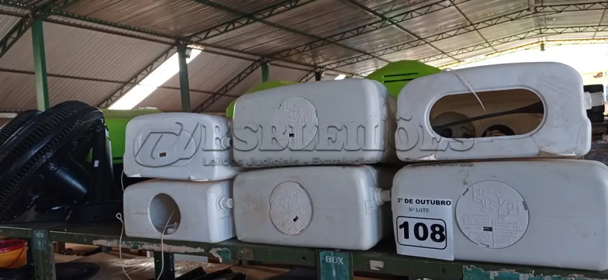 LOTE 108 - 06 CAIXAS DE DESCARGA MARCAS E MODELOS DIVERSOS. (NO ESTADO) ATENÇÃO! FAZER A VISITAÇÃO ANTES DE ARREMATAR, NÃO SABEMOS SE FUNCIONA. LEILÃO NÃO TEM GARANTIA E NEM DEVOLUÇÃO, SUJEITO A POSSÍVEIS AVARIAS VISÍVEIS/OCULTAS E/OU AUSÊNCIA DE COMPONENTES.