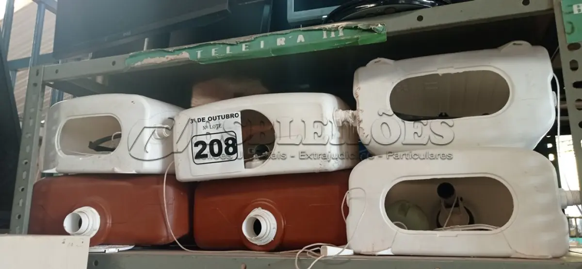 LOTE 208 - 06 CAIXAS DE DESCARGA MARCAS E MODELOS DIVERSOS. (NO ESTADO) ATENÇÃO! FAZER A VISITAÇÃO ANTES DE ARREMATAR, NÃO SABEMOS SE FUNCIONA. LEILÃO NÃO TEM GARANTIA E NEM DEVOLUÇÃO, SUJEITO A POSSÍVEIS AVARIAS VISÍVEIS/OCULTAS E/OU AUSÊNCIA DE COMPONENTES.