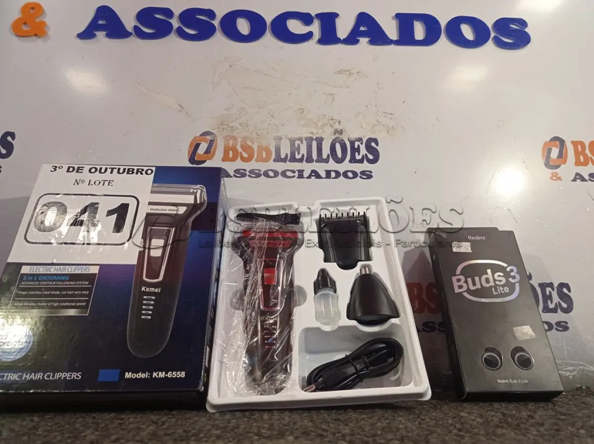 LOTE 041 - 01 MÁQUINA DE CORTAR CABELO 3X1 E 01 FONE DE OUVIDO BLUETOOTH. (NO ESTADO) ATENÇÃO! FAZER A VISITAÇÃO ANTES DE ARREMATAR, NÃO SABEMOS SE FUNCIONA. LEILÃO NÃO TEM GARANTIA E NEM DEVOLUÇÃO, SUJEITO A POSSÍVEIS AVARIAS VISÍVEIS/OCULTAS E/OU AUSÊNCIA DE COMPONENTES.