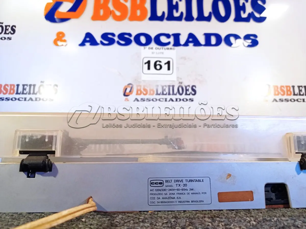LOTE 161 - 01 TOCA DISCO MARCA CCE. (NO ESTADO) ATENÇÃO! FAZER A VISITAÇÃO ANTES DE ARREMATAR, NÃO SABEMOS SE FUNCIONA. LEILÃO NÃO TEM GARANTIA E NEM DEVOLUÇÃO, SUJEITO A POSSÍVEIS AVARIAS VISÍVEIS/OCULTAS E/OU AUSÊNCIA DE COMPONENTES.