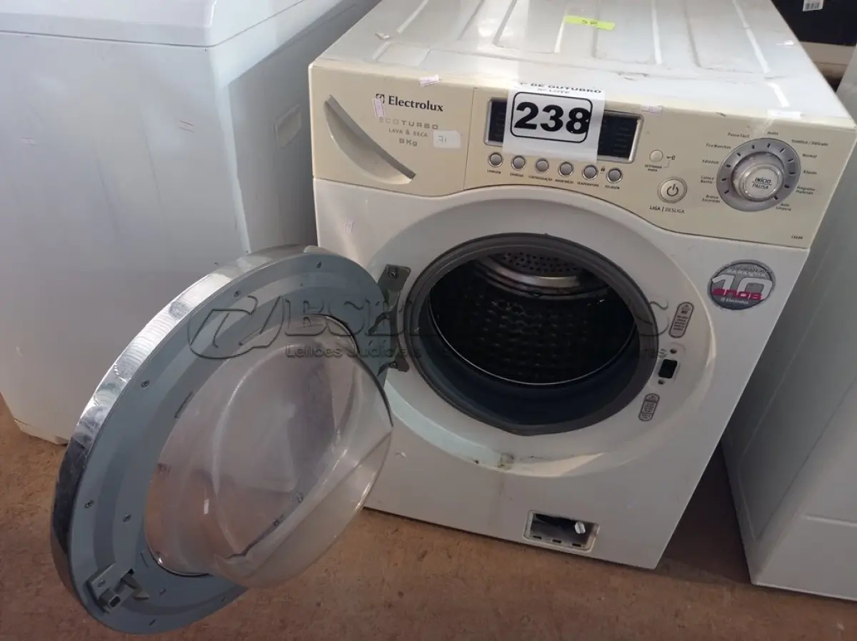 LOTE 238 - 01 LAVA SECA ELECTROLUX CAPACIDADE 9KG. (NO ESTADO) ATENÇÃO! FAZER A VISITAÇÃO ANTES DE ARREMATAR, NÃO SABEMOS SE FUNCIONA. LEILÃO NÃO TEM GARANTIA E NEM DEVOLUÇÃO, SUJEITO A POSSÍVEIS AVARIAS VISÍVEIS/OCULTAS E/OU AUSÊNCIA DE COMPONENTES.