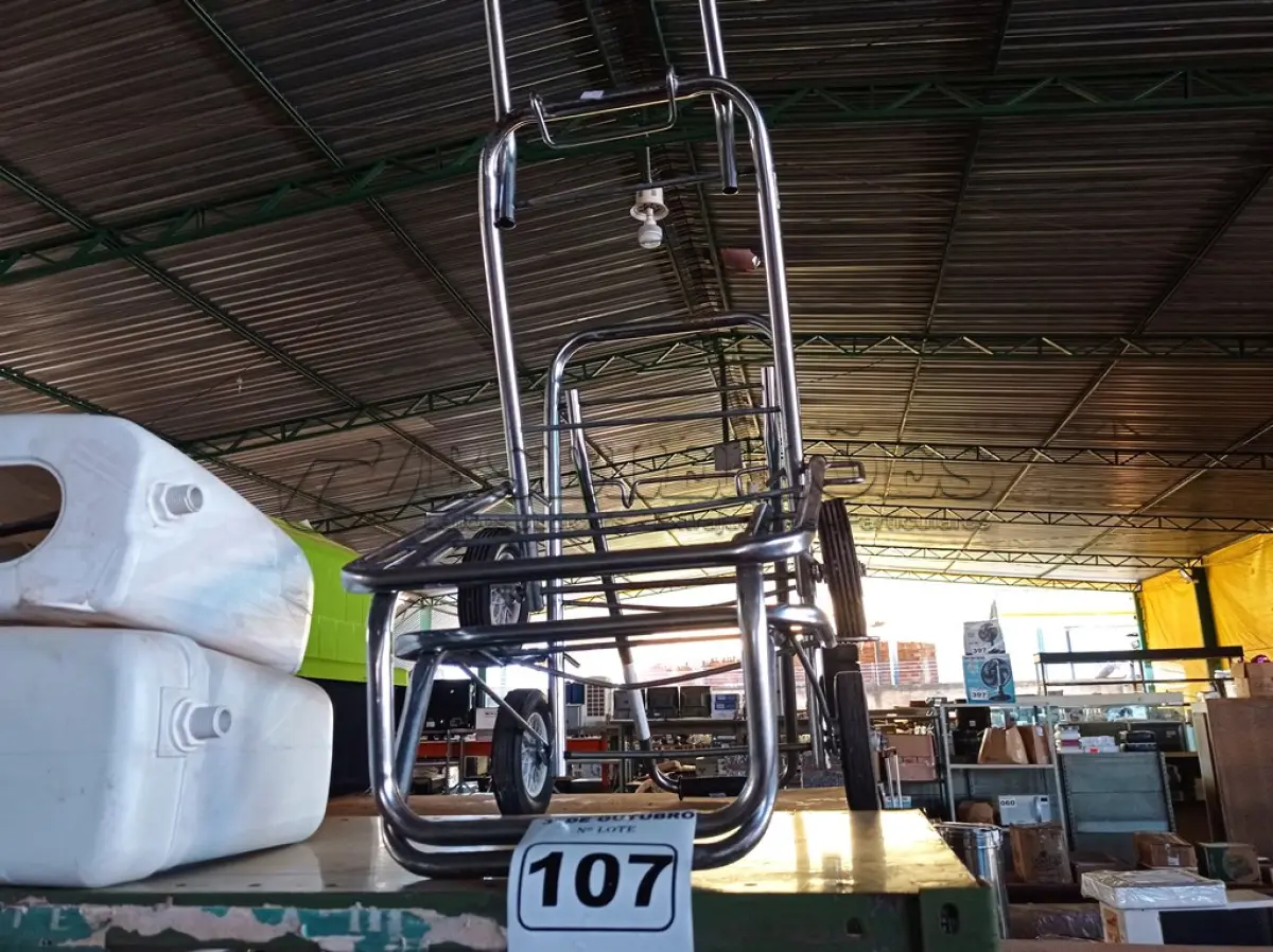 LOTE 107 - 02 CARRINHOS PARA TRANSPORTE DE CARGAS. (NO ESTADO) ATENÇÃO! FAZER A VISITAÇÃO ANTES DE ARREMATAR, NÃO SABEMOS SE FUNCIONA. LEILÃO NÃO TEM GARANTIA E NEM DEVOLUÇÃO, SUJEITO A POSSÍVEIS AVARIAS VISÍVEIS/OCULTAS E/OU AUSÊNCIA DE COMPONENTES.