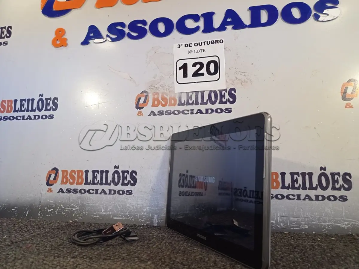 LOTE 120 - 01 TABLET SAMSUNG COM CABO. (NO ESTADO) ATENÇÃO! FAZER A VISITAÇÃO ANTES DE ARREMATAR, NÃO SABEMOS SE FUNCIONA. LEILÃO NÃO TEM GARANTIA E NEM DEVOLUÇÃO, SUJEITO A POSSÍVEIS AVARIAS VISÍVEIS/OCULTAS E/OU AUSÊNCIA DE COMPONENTES.