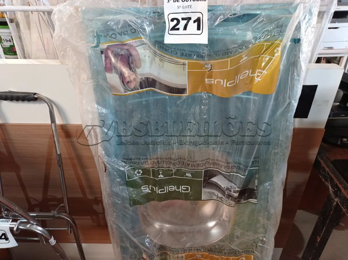 LOTE 271 - 01 PIA EM AÇO INOX CIMENTADA COM 01 CUBA MEDINDO 1.20M X 0.53CM. (NO ESTADO) ATENÇÃO! FAZER A VISITAÇÃO ANTES DE ARREMATAR, NÃO SABEMOS SE FUNCIONA. LEILÃO NÃO TEM GARANTIA E NEM DEVOLUÇÃO, SUJEITO A POSSÍVEIS AVARIAS VISÍVEIS/OCULTAS E/OU AUSÊNCIA DE COMPONENTES.