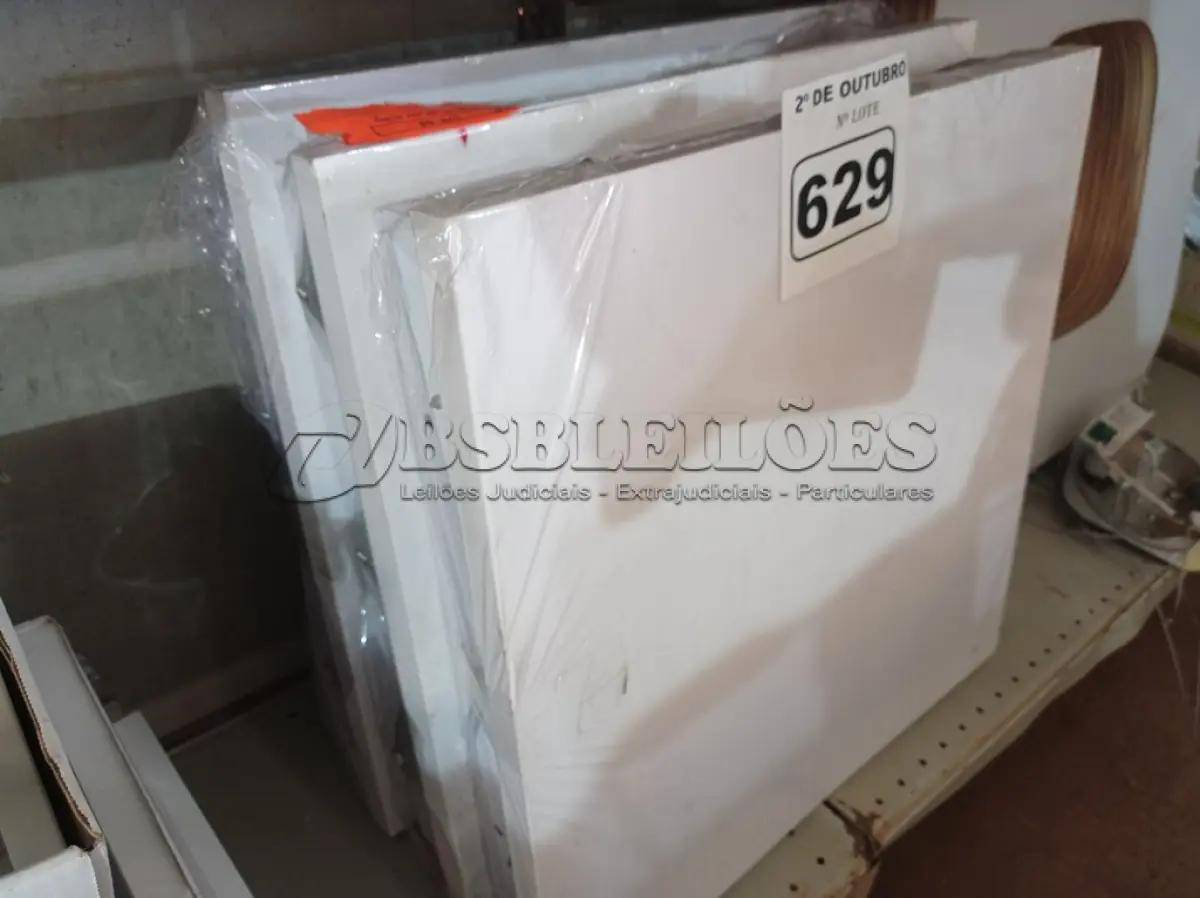 LOTE 629 - 03 LUMINÁRIAS DE EMBUTIR. (NO ESTADO) ATENÇÃO! FAZER A VISITAÇÃO ANTES DE ARREMATAR, NÃO SABEMOS SE FUNCIONA. LEILÃO NÃO TEM GARANTIA E NEM DEVOLUÇÃO, SUJEITO A POSSÍVEIS AVARIAS VISÍVEIS/OCULTAS E/OU AUSÊNCIA DE COMPONENTES.