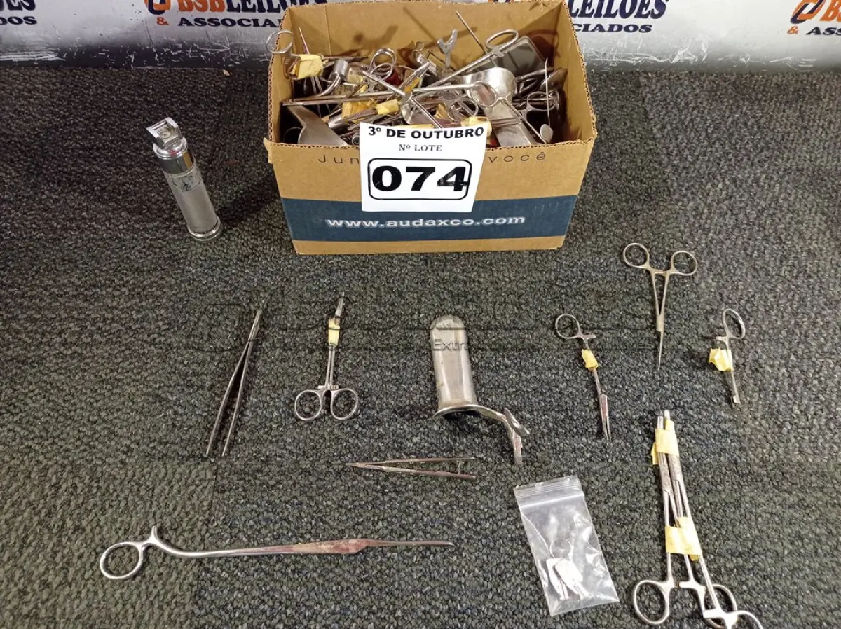 LOTE 074 - 01 LOTE COM INSTRUMENTAIS ODONTOLÓGICOS.  (NO ESTADO) ATENÇÃO! FAZER A VISITAÇÃO ANTES DE ARREMATAR, NÃO SABEMOS SE FUNCIONA. LEILÃO NÃO TEM GARANTIA E NEM DEVOLUÇÃO, SUJEITO A POSSÍVEIS AVARIAS VISÍVEIS/OCULTAS E/OU AUSÊNCIA DE COMPONENTES.