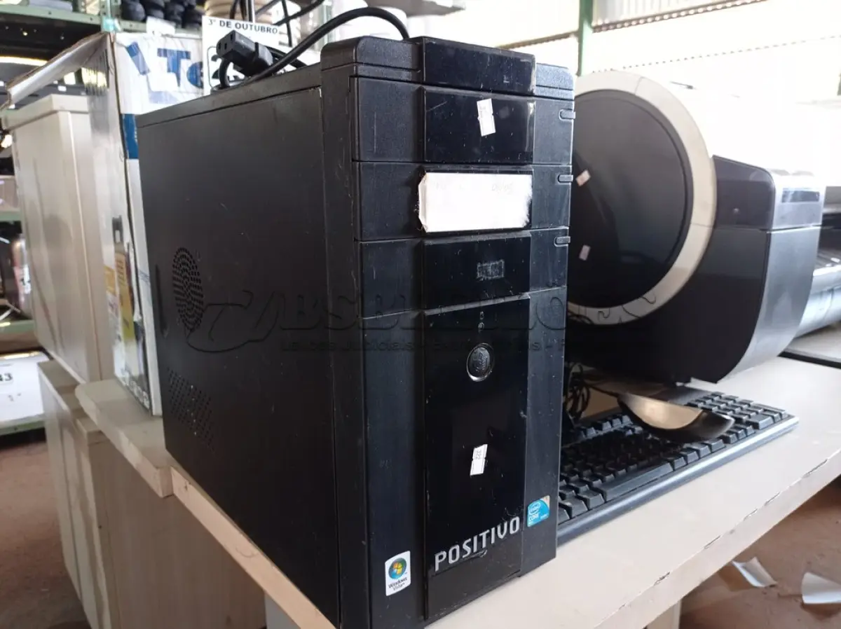 LOTE 257 - 01 CPU, 01 MONITOR, 01 TECLADO E 01 MOUSE. (NO ESTADO) ATENÇÃO! FAZER A VISITAÇÃO ANTES DE ARREMATAR, NÃO SABEMOS SE FUNCIONA. LEILÃO NÃO TEM GARANTIA E NEM DEVOLUÇÃO, SUJEITO A POSSÍVEIS AVARIAS VISÍVEIS/OCULTAS E/OU AUSÊNCIA DE COMPONENTES.
