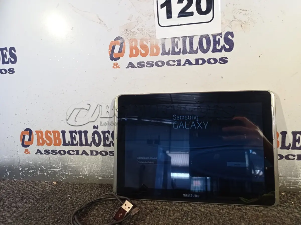 LOTE 120 - 01 TABLET SAMSUNG COM CABO. (NO ESTADO) ATENÇÃO! FAZER A VISITAÇÃO ANTES DE ARREMATAR, NÃO SABEMOS SE FUNCIONA. LEILÃO NÃO TEM GARANTIA E NEM DEVOLUÇÃO, SUJEITO A POSSÍVEIS AVARIAS VISÍVEIS/OCULTAS E/OU AUSÊNCIA DE COMPONENTES.