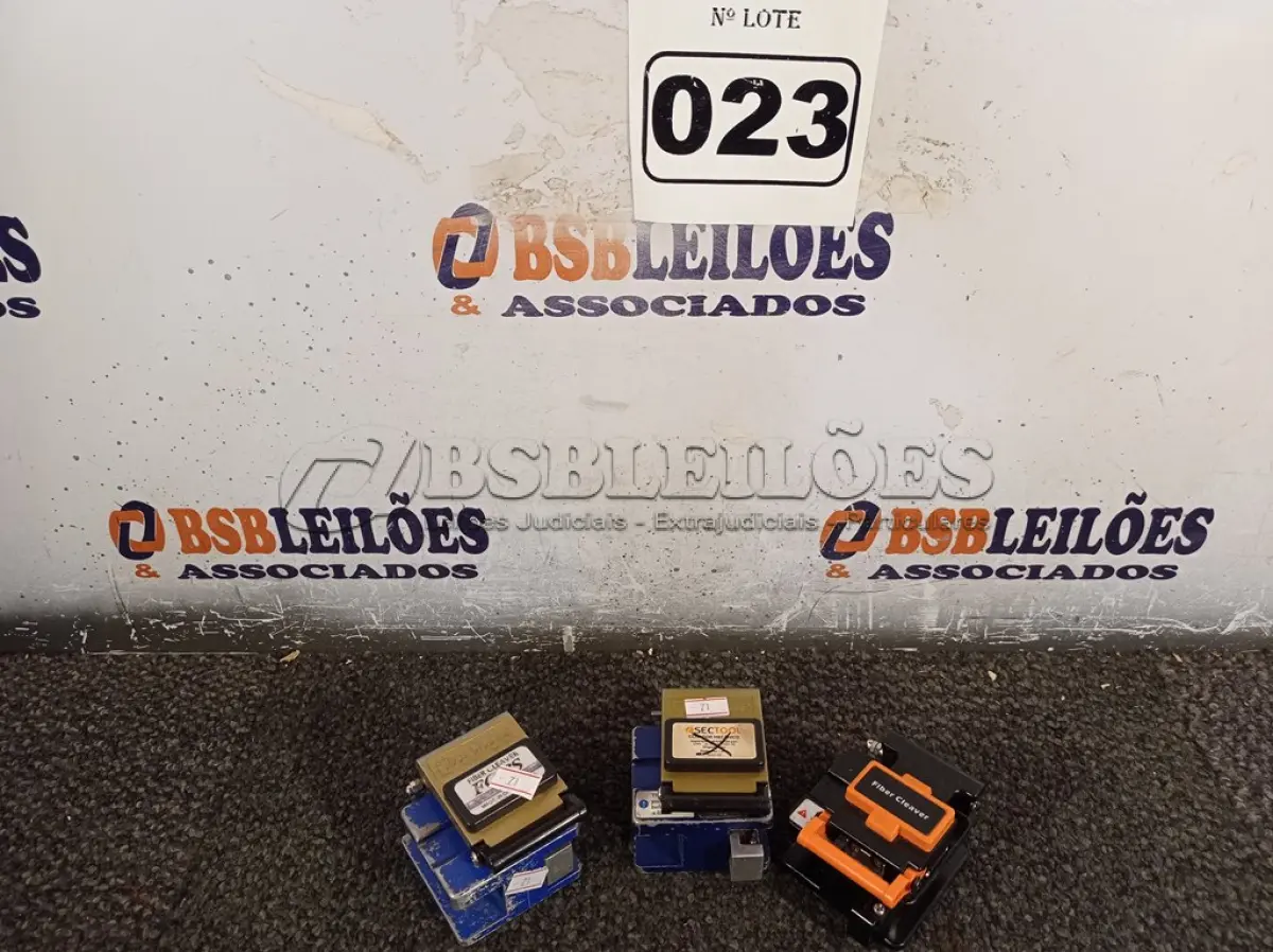 LOTE 023 - 03 CLIVADORES PARA FIBRA ÓTICA MARCAS E MODELOS DIVERSOS. (NO ESTADO) ATENÇÃO! FAZER A VISITAÇÃO ANTES DE ARREMATAR, NÃO SABEMOS SE FUNCIONA. LEILÃO NÃO TEM GARANTIA E NEM DEVOLUÇÃO, SUJEITO A POSSÍVEIS AVARIAS VISÍVEIS/OCULTAS E/OU AUSÊNCIA DE COMPONENTES.