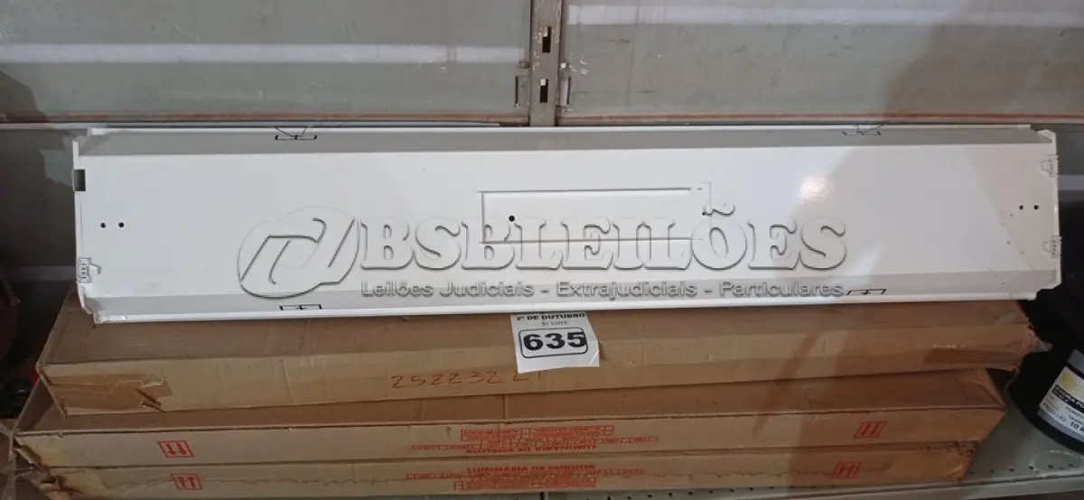 LOTE 635 - 04 LUMINÁRIAS DE EMBUTIR 2X40W. (NO ESTADO) ATENÇÃO! FAZER A VISITAÇÃO ANTES DE ARREMATAR, NÃO SABEMOS SE FUNCIONA. LEILÃO NÃO TEM GARANTIA E NEM DEVOLUÇÃO, SUJEITO A POSSÍVEIS AVARIAS VISÍVEIS/OCULTAS E/OU AUSÊNCIA DE COMPONENTES.