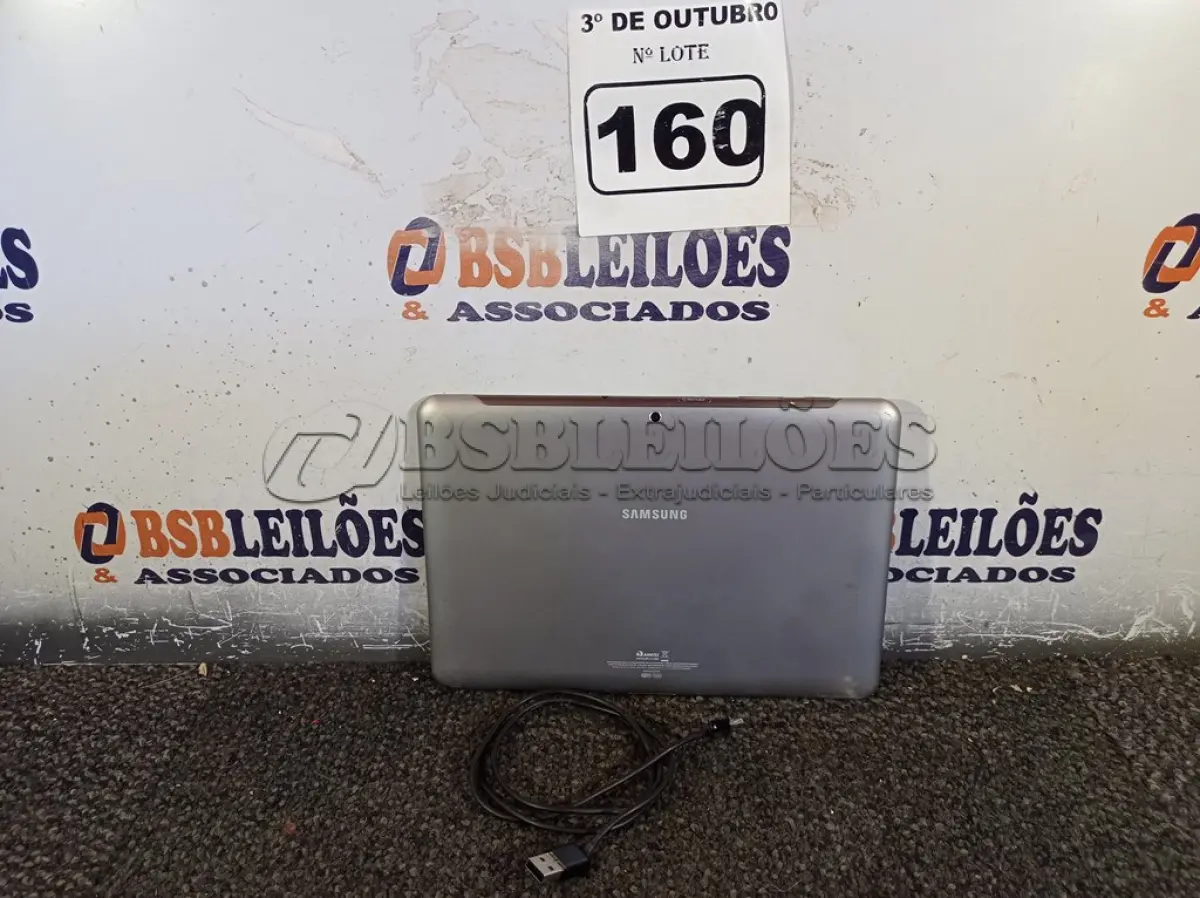 LOTE 160 - 01 TABLET SAMSUNG COM CABO. (NO ESTADO) ATENÇÃO! FAZER A VISITAÇÃO ANTES DE ARREMATAR, NÃO SABEMOS SE FUNCIONA. LEILÃO NÃO TEM GARANTIA E NEM DEVOLUÇÃO, SUJEITO A POSSÍVEIS AVARIAS VISÍVEIS/OCULTAS E/OU AUSÊNCIA DE COMPONENTES.