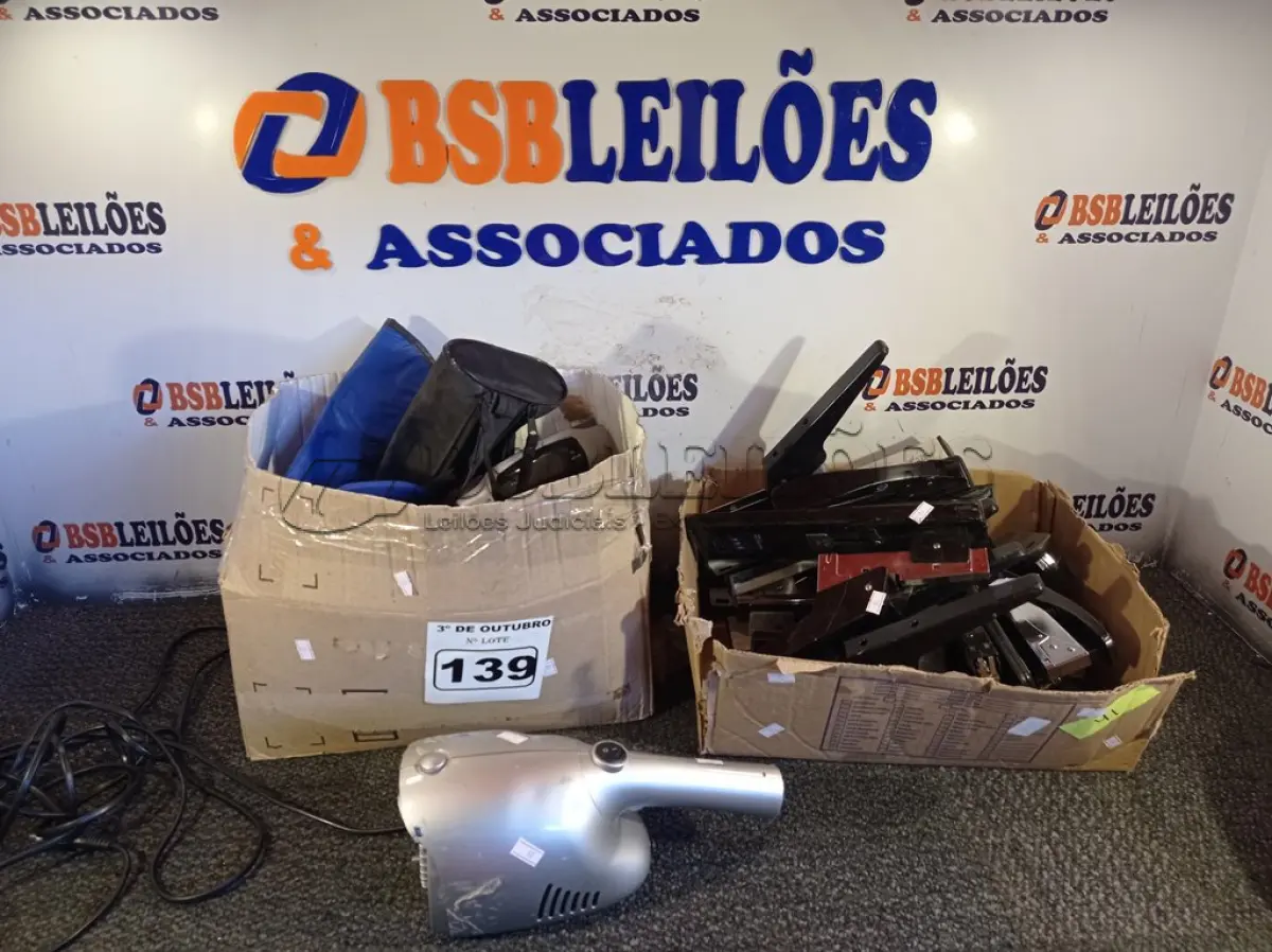 LOTE 139 - 01 LOTE COM GRAMPEADORES E MATERIAIS DIVERSOS. (NO ESTADO) ATENÇÃO! FAZER A VISITAÇÃO ANTES DE ARREMATAR, NÃO SABEMOS SE FUNCIONA. LEILÃO NÃO TEM GARANTIA E NEM DEVOLUÇÃO, SUJEITO A POSSÍVEIS AVARIAS VISÍVEIS/OCULTAS E/OU AUSÊNCIA DE COMPONENTES.
