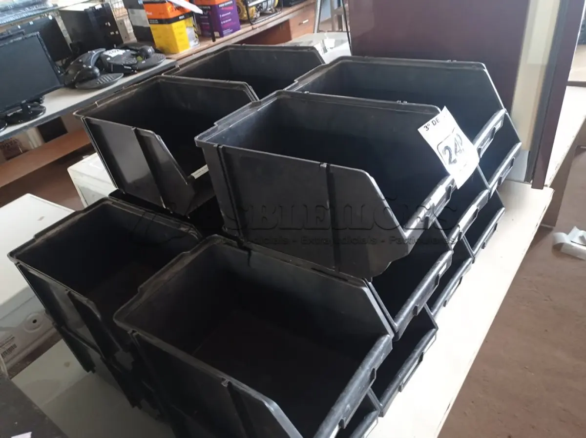 LOTE 249 - 20 CAÇAMBAS ORGANIZADORAS DE PLÁSTICO. (NO ESTADO) ATENÇÃO! FAZER A VISITAÇÃO ANTES DE ARREMATAR, NÃO SABEMOS SE FUNCIONA. LEILÃO NÃO TEM GARANTIA E NEM DEVOLUÇÃO, SUJEITO A POSSÍVEIS AVARIAS VISÍVEIS/OCULTAS E/OU AUSÊNCIA DE COMPONENTES.