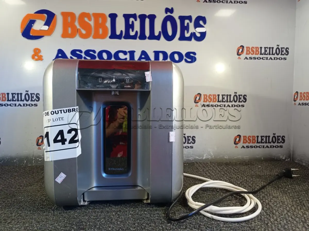 LOTE 142 - 01 PURIFICADOR DE ÁGUA MARCA ELECTROLUX 220V. (NO ESTADO) ATENÇÃO! FAZER A VISITAÇÃO ANTES DE ARREMATAR, NÃO SABEMOS SE FUNCIONA. LEILÃO NÃO TEM GARANTIA E NEM DEVOLUÇÃO, SUJEITO A POSSÍVEIS AVARIAS VISÍVEIS/OCULTAS E/OU AUSÊNCIA DE COMPONENTES.