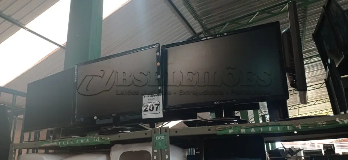 LOTE 207 - 10 MONITORES MARCAS E MODELOS DIVERSOS PARA RETIRADA DE PEÇAS. (NO ESTADO) ATENÇÃO! FAZER A VISITAÇÃO ANTES DE ARREMATAR, NÃO SABEMOS SE FUNCIONA. LEILÃO NÃO TEM GARANTIA E NEM DEVOLUÇÃO, SUJEITO A POSSÍVEIS AVARIAS VISÍVEIS/OCULTAS E/OU AUSÊNCIA DE COMPONENTES.