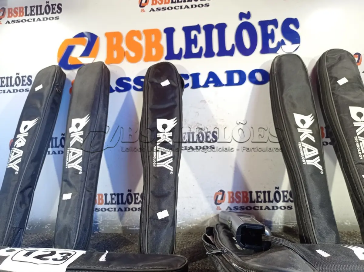 LOTE 123 - 10 DETECTORES DE METAL. (NO ESTADO) ATENÇÃO! FAZER A VISITAÇÃO ANTES DE ARREMATAR, NÃO SABEMOS SE FUNCIONA. LEILÃO NÃO TEM GARANTIA E NEM DEVOLUÇÃO, SUJEITO A POSSÍVEIS AVARIAS VISÍVEIS/OCULTAS E/OU AUSÊNCIA DE COMPONENTES.