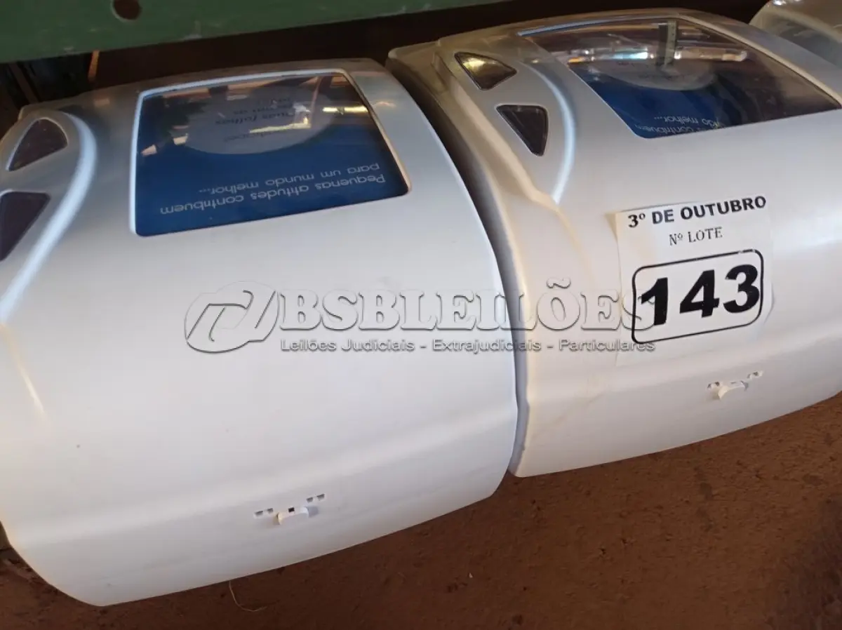 LOTE 143 - 02 DISPENSES PARA PAPEL TOALHA. (NO ESTADO) ATENÇÃO! FAZER A VISITAÇÃO ANTES DE ARREMATAR, NÃO SABEMOS SE FUNCIONA. LEILÃO NÃO TEM GARANTIA E NEM DEVOLUÇÃO, SUJEITO A POSSÍVEIS AVARIAS VISÍVEIS/OCULTAS E/OU AUSÊNCIA DE COMPONENTES.