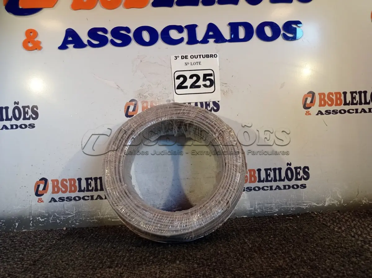 LOTE 225 - 01 ROLO DE CABO FLEXÍVEL 100M 1X 4MM NA COR CINZA(NOVO). (NO ESTADO) ATENÇÃO! FAZER A VISITAÇÃO ANTES DE ARREMATAR, NÃO SABEMOS SE FUNCIONA. LEILÃO NÃO TEM GARANTIA E NEM DEVOLUÇÃO, SUJEITO A POSSÍVEIS AVARIAS VISÍVEIS/OCULTAS E/OU AUSÊNCIA DE COMPONENTES.