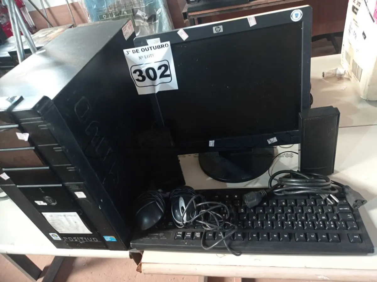 LOTE 302 - 01 CPU, 01 MONITOR, 01 TECLADO E 01 MOUSE. (NO ESTADO) ATENÇÃO! FAZER A VISITAÇÃO ANTES DE ARREMATAR, NÃO SABEMOS SE FUNCIONA. LEILÃO NÃO TEM GARANTIA E NEM DEVOLUÇÃO, SUJEITO A POSSÍVEIS AVARIAS VISÍVEIS/OCULTAS E/OU AUSÊNCIA DE COMPONENTES.