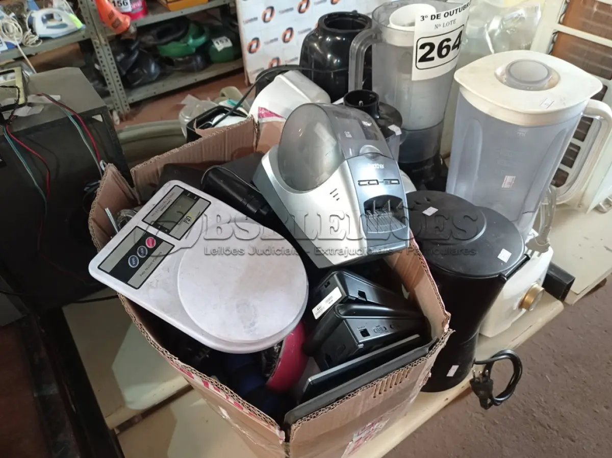 LOTE 264 - 01 LOTE COM MATERIAIS DIVERSOS. (NO ESTADO) ATENÇÃO! FAZER A VISITAÇÃO ANTES DE ARREMATAR, NÃO SABEMOS SE FUNCIONA. LEILÃO NÃO TEM GARANTIA E NEM DEVOLUÇÃO, SUJEITO A POSSÍVEIS AVARIAS VISÍVEIS/OCULTAS E/OU AUSÊNCIA DE COMPONENTES.