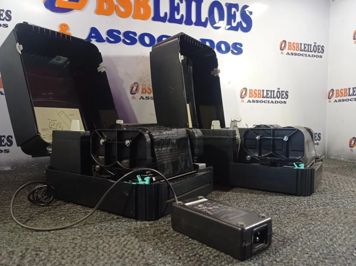 LOTE 046 - 02 IMPRESSORAS DE ETIQUETAS MARCAS TSC SENDO 01 COM FONTE. (NO ESTADO) ATENÇÃO! FAZER A VISITAÇÃO ANTES DE ARREMATAR, NÃO SABEMOS SE FUNCIONA. LEILÃO NÃO TEM GARANTIA E NEM DEVOLUÇÃO, SUJEITO A POSSÍVEIS AVARIAS VISÍVEIS/OCULTAS E/OU AUSÊNCIA DE COMPONENTES.