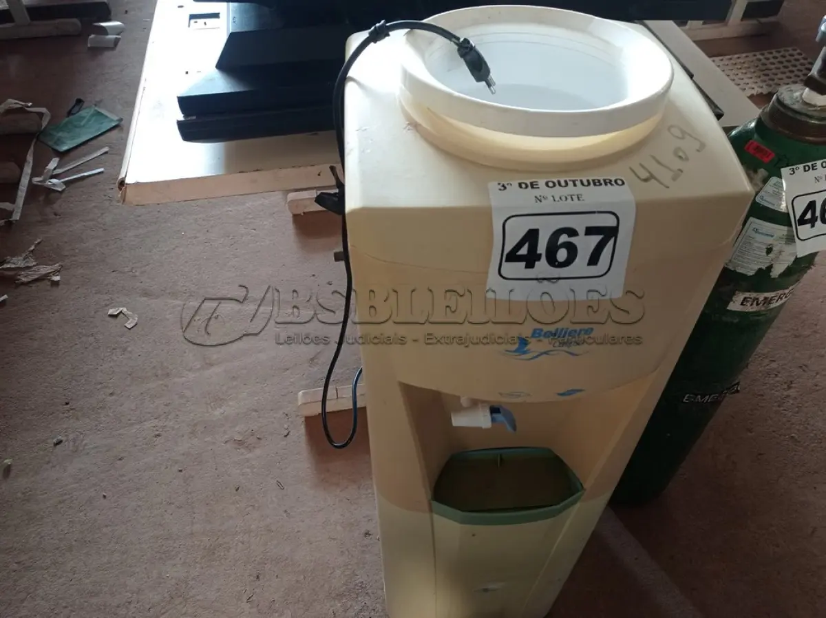 LOTE 467 - 01 BEBEDOURO PARA GARRAFÃO MARCA BELLIERE 110V. (NO ESTADO) ATENÇÃO! FAZER A VISITAÇÃO ANTES DE ARREMATAR, NÃO SABEMOS SE FUNCIONA. LEILÃO NÃO TEM GARANTIA E NEM DEVOLUÇÃO, SUJEITO A POSSÍVEIS AVARIAS VISÍVEIS/OCULTAS E/OU AUSÊNCIA DE COMPONENTES.