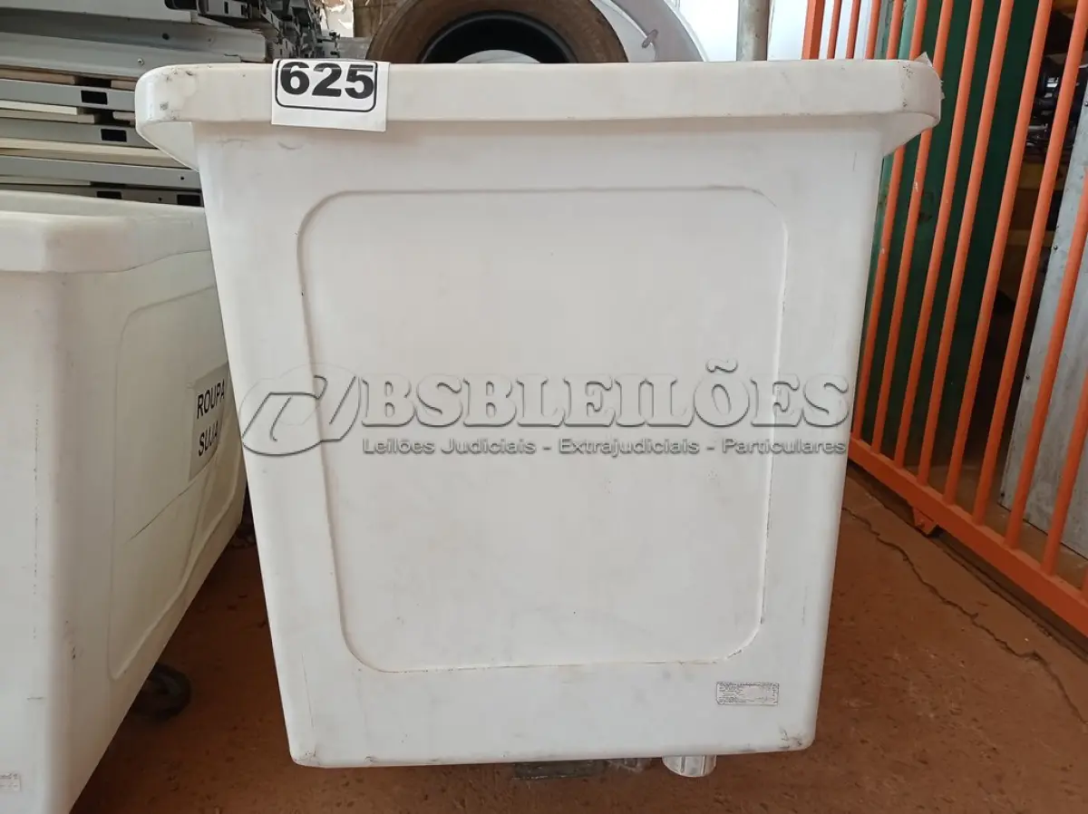 LOTE 625 - 01 CONTÊINER PARA TRANSPORTE DE CARGAS.  (NO ESTADO) ATENÇÃO! FAZER A VISITAÇÃO ANTES DE ARREMATAR, NÃO SABEMOS SE FUNCIONA. LEILÃO NÃO TEM GARANTIA E NEM DEVOLUÇÃO, SUJEITO A POSSÍVEIS AVARIAS VISÍVEIS/OCULTAS E/OU AUSÊNCIA DE COMPONENTES.