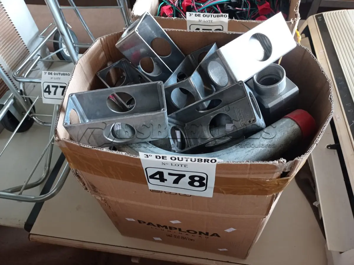 LOTE 478 - 01 LOTE COM VÁRIAS CAIXAS PETROLET MARCAS E MODELOS DIVERSOS. (NO ESTADO) ATENÇÃO! FAZER A VISITAÇÃO ANTES DE ARREMATAR, NÃO SABEMOS SE FUNCIONA. LEILÃO NÃO TEM GARANTIA E NEM DEVOLUÇÃO, SUJEITO A POSSÍVEIS AVARIAS VISÍVEIS/OCULTAS E/OU AUSÊNCIA DE COMPONENTES.