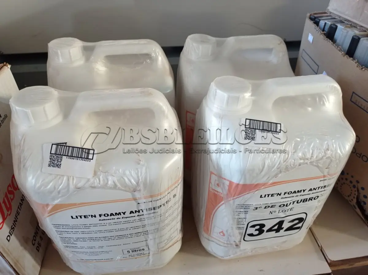 LOTE 342 - 20 LITROS DE SABONETE DE ESPUMA ANTISSÉPTICO. (NO ESTADO) ATENÇÃO! FAZER A VISITAÇÃO ANTES DE ARREMATAR, NÃO SABEMOS SE FUNCIONA. LEILÃO NÃO TEM GARANTIA E NEM DEVOLUÇÃO, SUJEITO A POSSÍVEIS AVARIAS VISÍVEIS/OCULTAS E/OU AUSÊNCIA DE COMPONENTES.