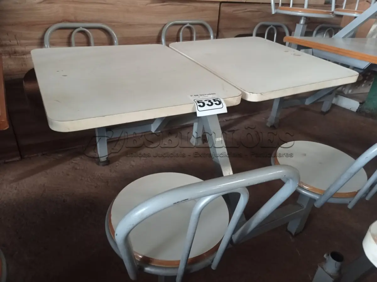LOTE 535 - 01 MESA PARA LANCHONETE. (NO ESTADO) ATENÇÃO! FAZER A VISITAÇÃO ANTES DE ARREMATAR, NÃO SABEMOS SE FUNCIONA. LEILÃO NÃO TEM GARANTIA E NEM DEVOLUÇÃO, SUJEITO A POSSÍVEIS AVARIAS VISÍVEIS/OCULTAS E/OU AUSÊNCIA DE COMPONENTES.