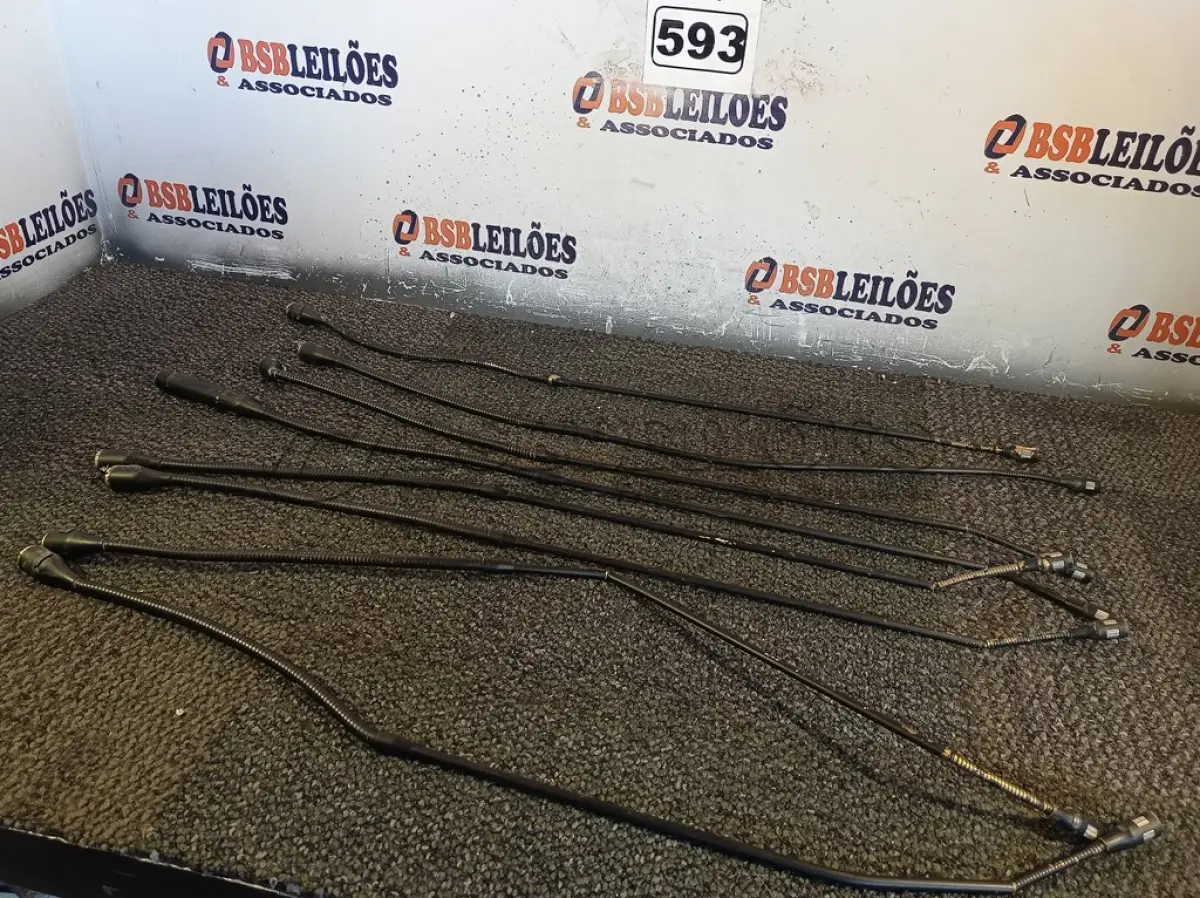 LOTE 593 - 01 LOTE COM VÁRIOS MICROFONES. (NO ESTADO) ATENÇÃO! FAZER A VISITAÇÃO ANTES DE ARREMATAR, NÃO SABEMOS SE FUNCIONA. LEILÃO NÃO TEM GARANTIA E NEM DEVOLUÇÃO, SUJEITO A POSSÍVEIS AVARIAS VISÍVEIS/OCULTAS E/OU AUSÊNCIA DE COMPONENTES.