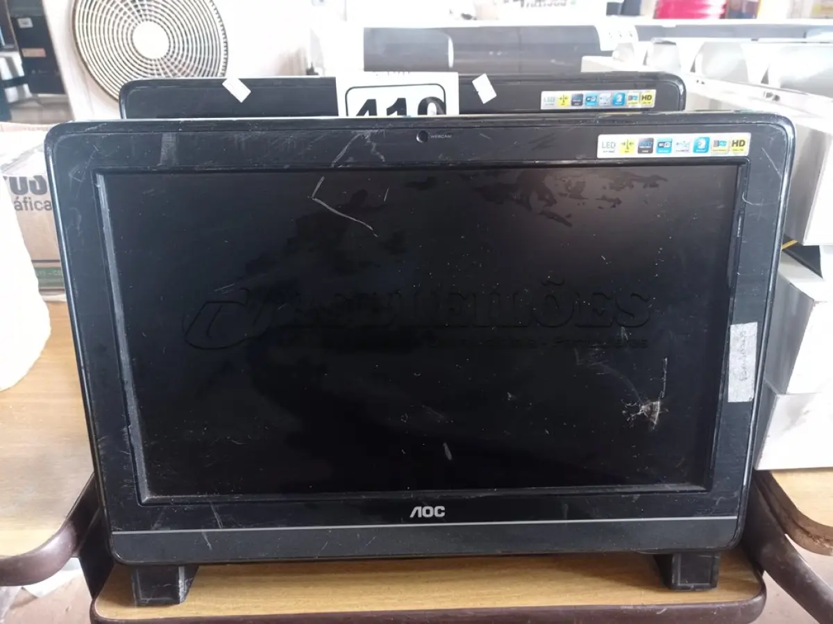 LOTE 410 - 02 COMPUTADORES ALL IN ONE MARCAS AOC. (NO ESTADO) ATENÇÃO! FAZER A VISITAÇÃO ANTES DE ARREMATAR, NÃO SABEMOS SE FUNCIONA. LEILÃO NÃO TEM GARANTIA E NEM DEVOLUÇÃO, SUJEITO A POSSÍVEIS AVARIAS VISÍVEIS/OCULTAS E/OU AUSÊNCIA DE COMPONENTES.