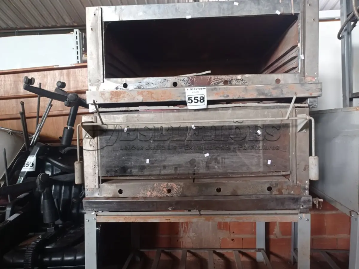 LOTE 558 - 02 FORNOS INDUSTRIAL A GÁS COM AVARIAS. (NO ESTADO) ATENÇÃO! FAZER A VISITAÇÃO ANTES DE ARREMATAR, NÃO SABEMOS SE FUNCIONA. LEILÃO NÃO TEM GARANTIA E NEM DEVOLUÇÃO, SUJEITO A POSSÍVEIS AVARIAS VISÍVEIS/OCULTAS E/OU AUSÊNCIA DE COMPONENTES.