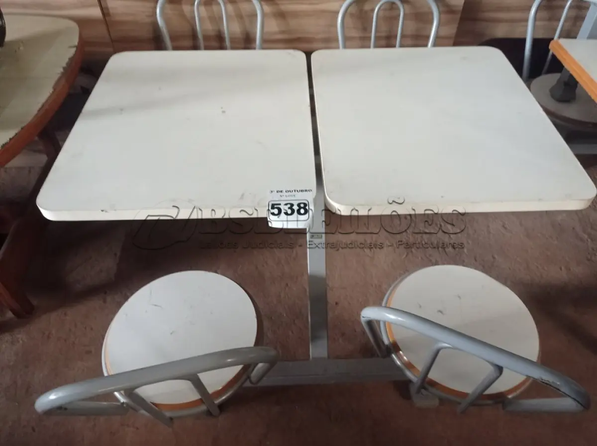 LOTE 538 - 01 MESA PARA LANCHONETE. (NO ESTADO) ATENÇÃO! FAZER A VISITAÇÃO ANTES DE ARREMATAR, NÃO SABEMOS SE FUNCIONA. LEILÃO NÃO TEM GARANTIA E NEM DEVOLUÇÃO, SUJEITO A POSSÍVEIS AVARIAS VISÍVEIS/OCULTAS E/OU AUSÊNCIA DE COMPONENTES.
