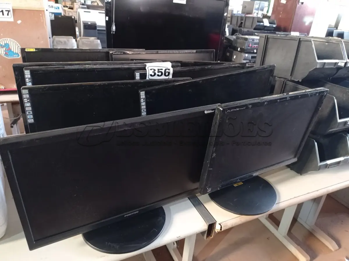 LOTE 356 - 10 MONITORES MARCAS E MODELOS DIVERSOS PARA RETIRADA DE PEÇAS. (NO ESTADO) ATENÇÃO! FAZER A VISITAÇÃO ANTES DE ARREMATAR, NÃO SABEMOS SE FUNCIONA. LEILÃO NÃO TEM GARANTIA E NEM DEVOLUÇÃO, SUJEITO A POSSÍVEIS AVARIAS VISÍVEIS/OCULTAS E/OU AUSÊNCIA DE COMPONENTES.