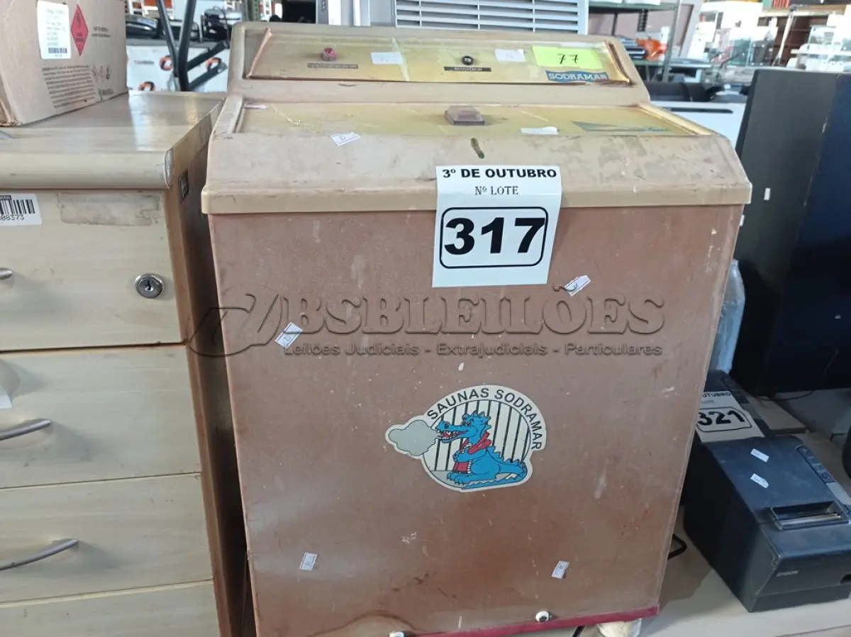 LOTE 317 - 01 SAUNA SOBRAMAR. (NO ESTADO) ATENÇÃO! FAZER A VISITAÇÃO ANTES DE ARREMATAR, NÃO SABEMOS SE FUNCIONA. LEILÃO NÃO TEM GARANTIA E NEM DEVOLUÇÃO, SUJEITO A POSSÍVEIS AVARIAS VISÍVEIS/OCULTAS E/OU AUSÊNCIA DE COMPONENTES.