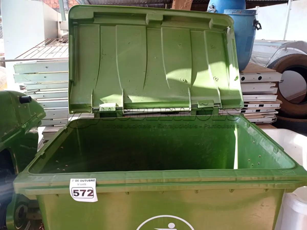 LOTE 572 - 01 CONTAINER HDPE EM-840 660L. (NO ESTADO) ATENÇÃO! FAZER A VISITAÇÃO ANTES DE ARREMATAR, NÃO SABEMOS SE FUNCIONA. LEILÃO NÃO TEM GARANTIA E NEM DEVOLUÇÃO, SUJEITO A POSSÍVEIS AVARIAS VISÍVEIS/OCULTAS E/OU AUSÊNCIA DE COMPONENTES.