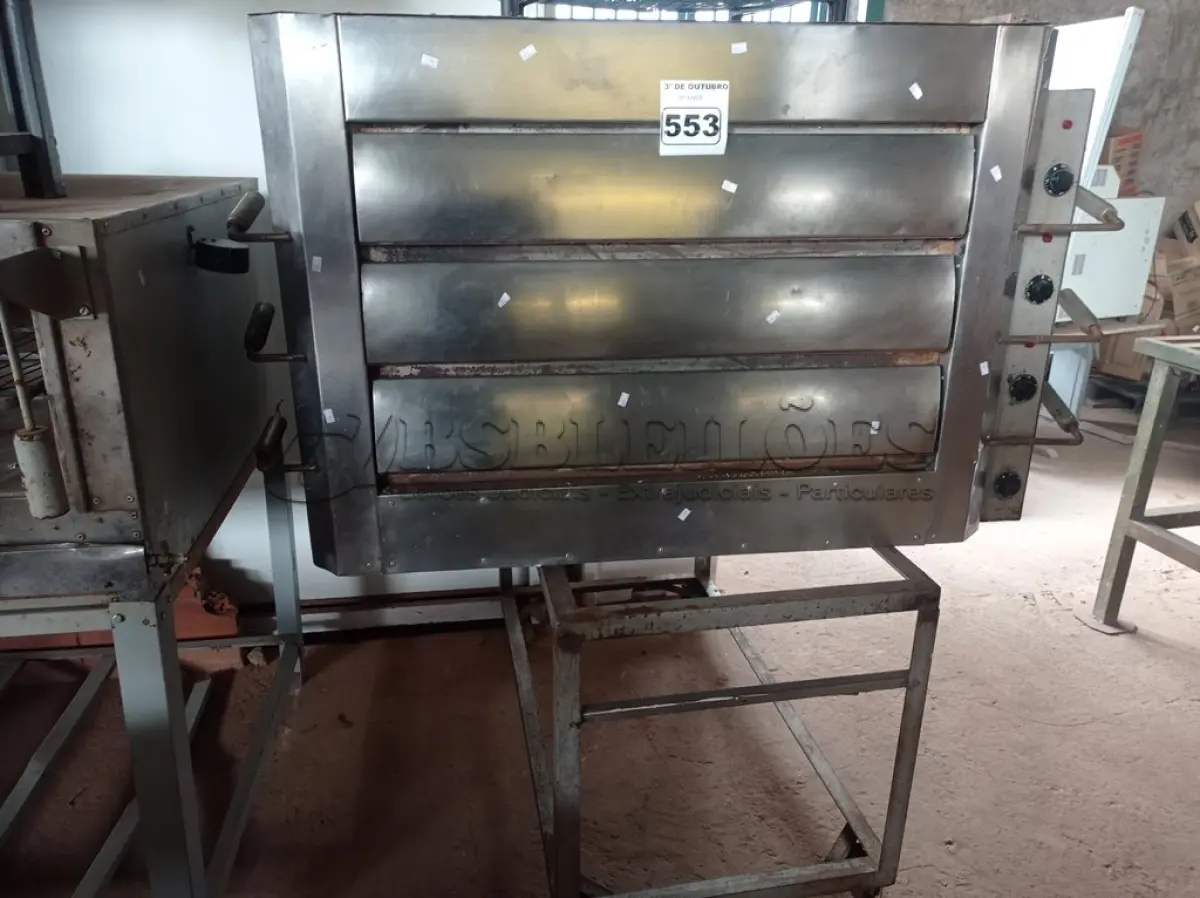 LOTE 553 - 01 FORNO INDUSTRIAL ELÉTRICO COM 03 PORTAS. (NO ESTADO) ATENÇÃO! FAZER A VISITAÇÃO ANTES DE ARREMATAR, NÃO SABEMOS SE FUNCIONA. LEILÃO NÃO TEM GARANTIA E NEM DEVOLUÇÃO, SUJEITO A POSSÍVEIS AVARIAS VISÍVEIS/OCULTAS E/OU AUSÊNCIA DE COMPONENTES.