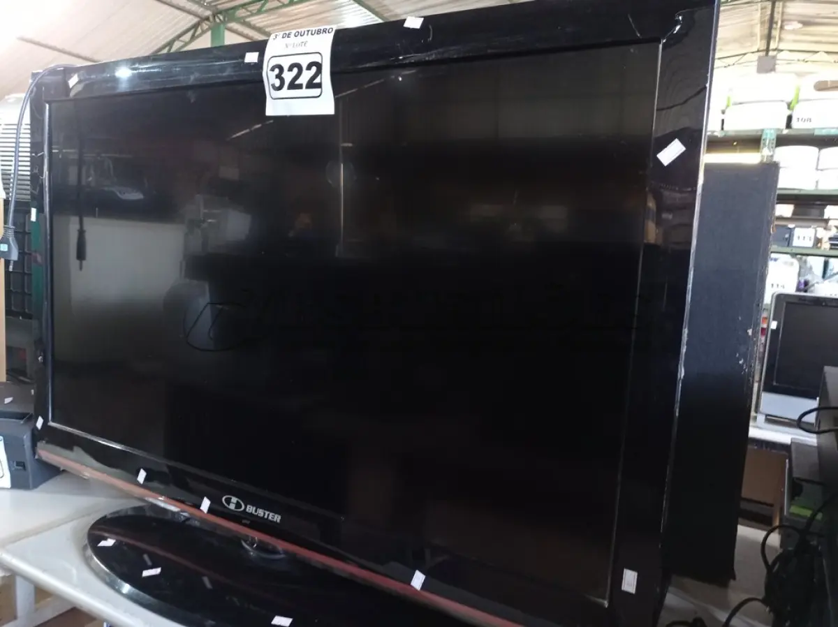 LOTE 322 - 01 TV MARCA IBUSTER 42” POL. (NO ESTADO) ATENÇÃO! FAZER A VISITAÇÃO ANTES DE ARREMATAR, NÃO SABEMOS SE FUNCIONA. LEILÃO NÃO TEM GARANTIA E NEM DEVOLUÇÃO, SUJEITO A POSSÍVEIS AVARIAS VISÍVEIS/OCULTAS E/OU AUSÊNCIA DE COMPONENTES.