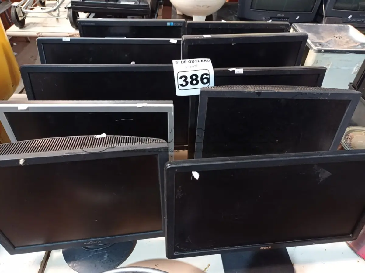 LOTE 386 - 10 MONITORES MARCAS E MODELOS DIVERSOS PARA RETIRADA DE PEÇAS. (NO ESTADO) ATENÇÃO! FAZER A VISITAÇÃO ANTES DE ARREMATAR, NÃO SABEMOS SE FUNCIONA. LEILÃO NÃO TEM GARANTIA E NEM DEVOLUÇÃO, SUJEITO A POSSÍVEIS AVARIAS VISÍVEIS/OCULTAS E/OU AUSÊNCIA DE COMPONENTES.