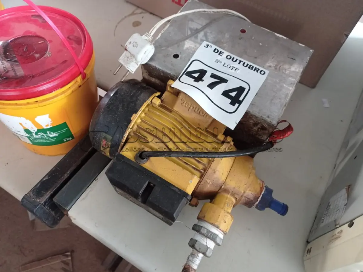 LOTE 474 - 01 BOMBA D’AGUA MARCA WONDER. (NO ESTADO) ATENÇÃO! FAZER A VISITAÇÃO ANTES DE ARREMATAR, NÃO SABEMOS SE FUNCIONA. LEILÃO NÃO TEM GARANTIA E NEM DEVOLUÇÃO, SUJEITO A POSSÍVEIS AVARIAS VISÍVEIS/OCULTAS E/OU AUSÊNCIA DE COMPONENTES.
