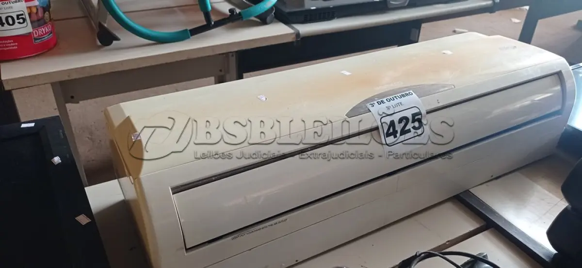 LOTE 425 - 01 EVAPORADORA MARCA KOMECO 24000BTU. (NO ESTADO) ATENÇÃO! FAZER A VISITAÇÃO ANTES DE ARREMATAR, NÃO SABEMOS SE FUNCIONA. LEILÃO NÃO TEM GARANTIA E NEM DEVOLUÇÃO, SUJEITO A POSSÍVEIS AVARIAS VISÍVEIS/OCULTAS E/OU AUSÊNCIA DE COMPONENTES.