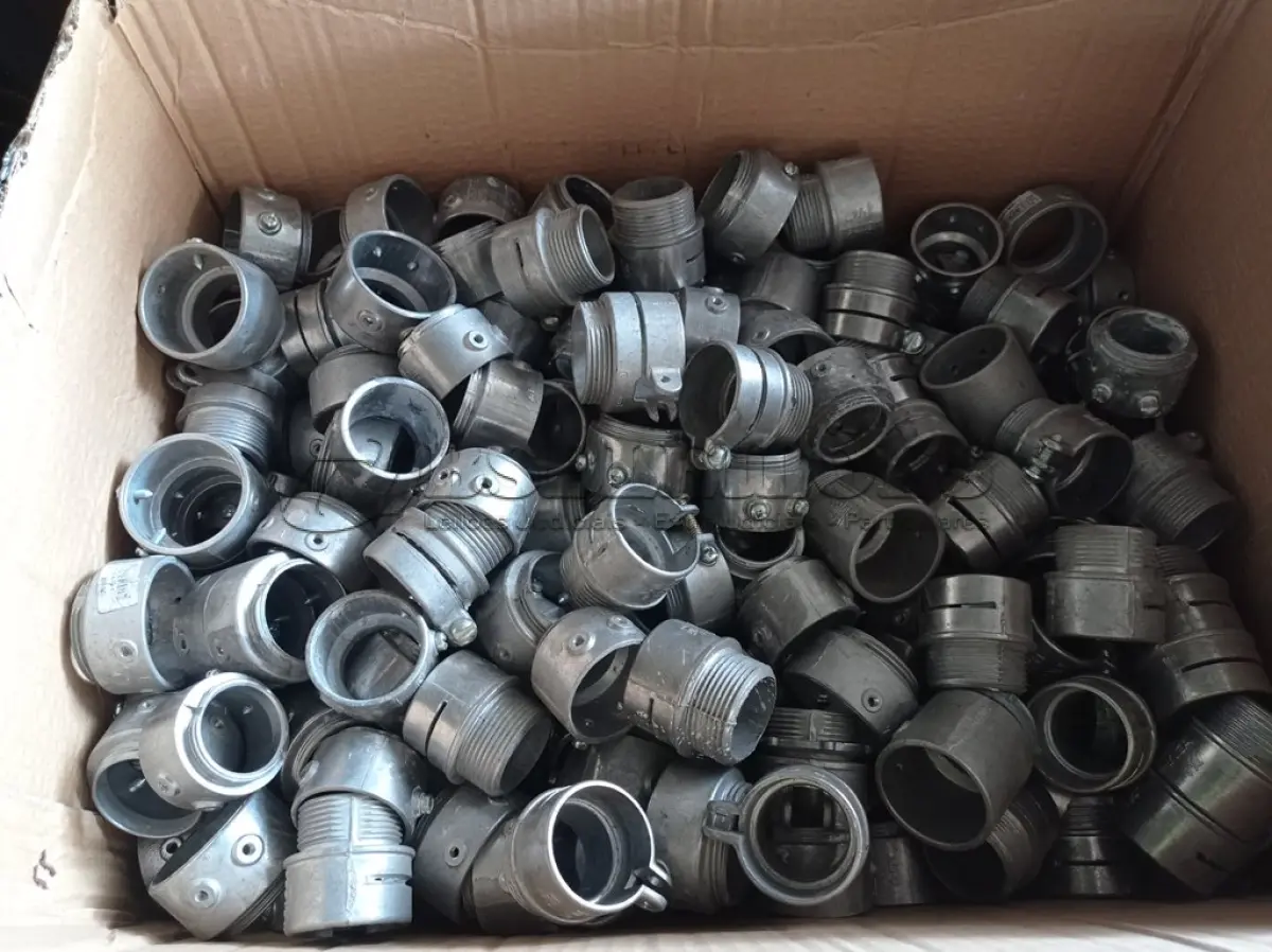LOTE 491 - 01 LOTE COM VÁRIAS CONEXÕES PARA CAIXA PETROLET. (NO ESTADO) ATENÇÃO! FAZER A VISITAÇÃO ANTES DE ARREMATAR, NÃO SABEMOS SE FUNCIONA. LEILÃO NÃO TEM GARANTIA E NEM DEVOLUÇÃO, SUJEITO A POSSÍVEIS AVARIAS VISÍVEIS/OCULTAS E/OU AUSÊNCIA DE COMPONENTES.