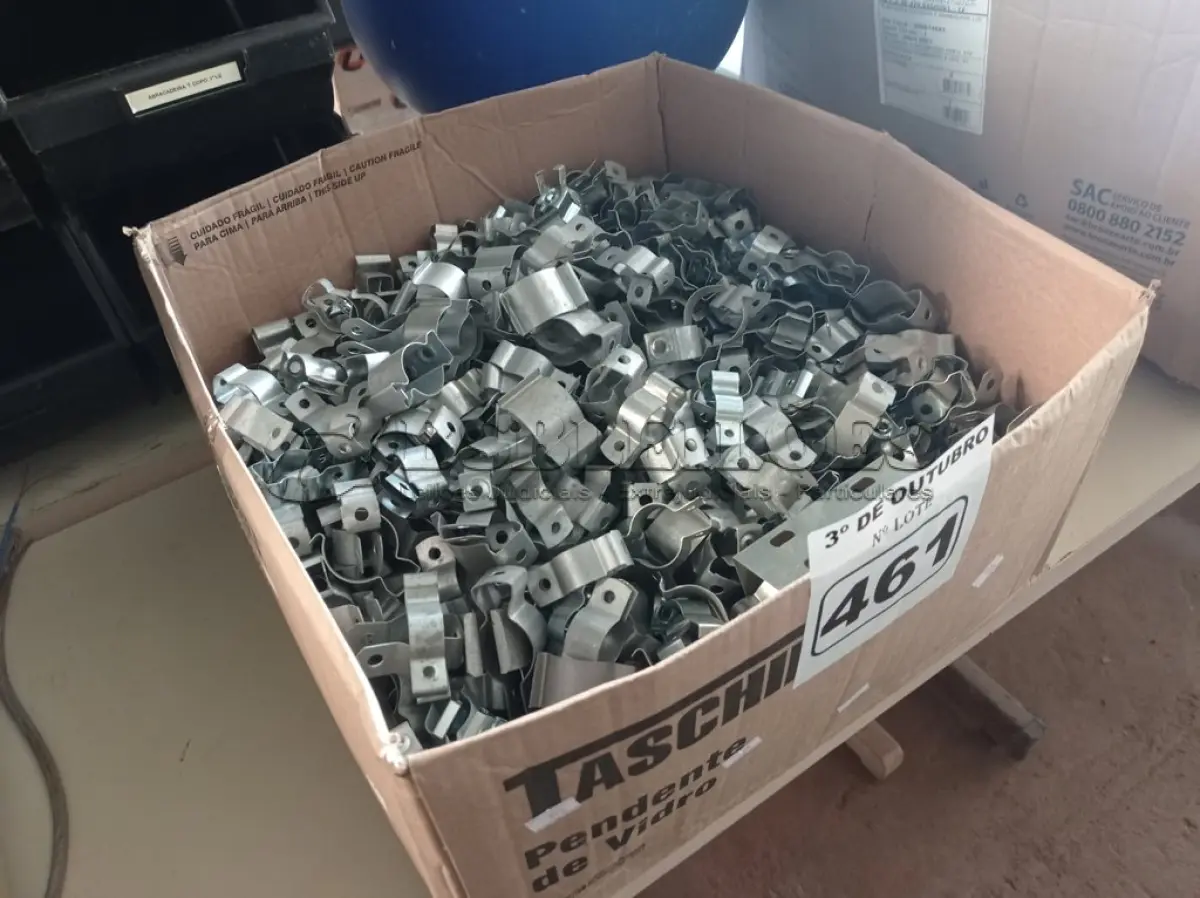 LOTE 461 - 01 LOTE COM GRANDE QUANTIDADE DE ABRAÇADEIRAS PARA TUBO GALVANIZADO. (NO ESTADO) ATENÇÃO! FAZER A VISITAÇÃO ANTES DE ARREMATAR, NÃO SABEMOS SE FUNCIONA. LEILÃO NÃO TEM GARANTIA E NEM DEVOLUÇÃO, SUJEITO A POSSÍVEIS AVARIAS VISÍVEIS/OCULTAS E/OU AUSÊNCIA DE COMPONENTES.