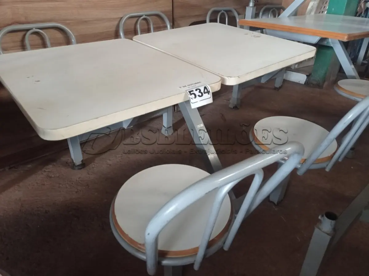 LOTE 534 - 01 MESA PARA LANCHONETE. (NO ESTADO) ATENÇÃO! FAZER A VISITAÇÃO ANTES DE ARREMATAR, NÃO SABEMOS SE FUNCIONA. LEILÃO NÃO TEM GARANTIA E NEM DEVOLUÇÃO, SUJEITO A POSSÍVEIS AVARIAS VISÍVEIS/OCULTAS E/OU AUSÊNCIA DE COMPONENTES.